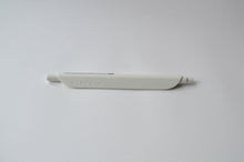 Load image into Gallery viewer, Clipen – 01 Snow White • Pen/Clip • Clipen