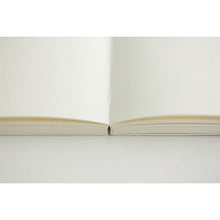 Carregar imagem no visualizador da galeria, Notebook A5 • Liso • Midori MD Paper
